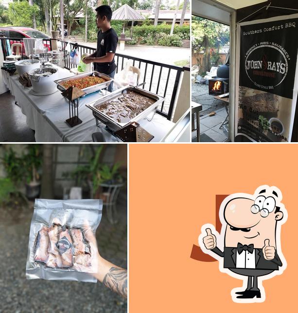 John & Ray’s Smokehouse