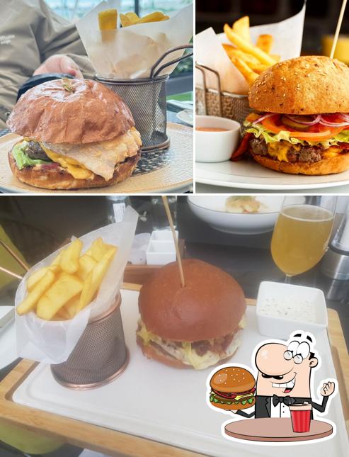 Отведайте гамбургеры в "Ember"