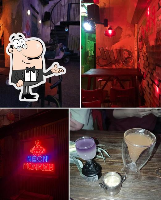 Интерьер "Бара Neon Monkey"
