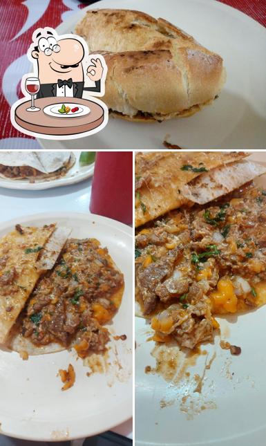 TACOS LOS CARNALES