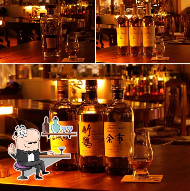 Vintage Whisky Bar Emocionante エモショナンテ