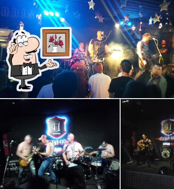 Посмотрите на внутренний интерьер "Рока бар Irris"