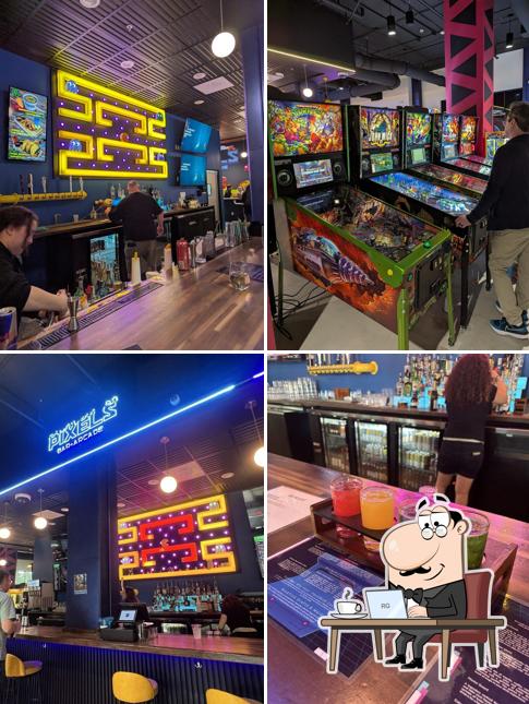 Pixels Bar + Arcade