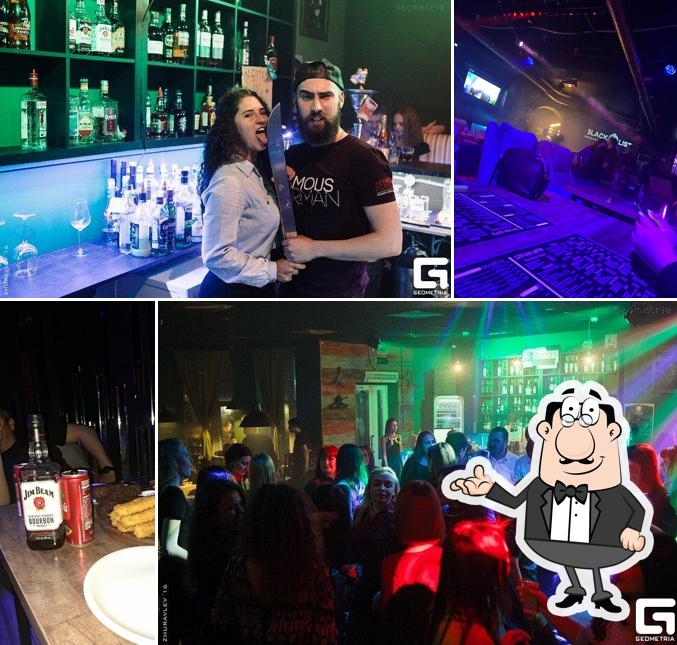 Посмотрите на внутренний интерьер "Интерпаба"