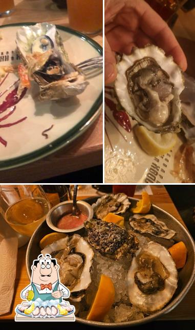 Устрицы в "Раковарне "Клешни и Хвосты""