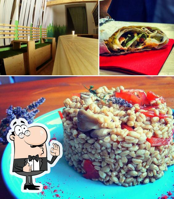 Ели street food