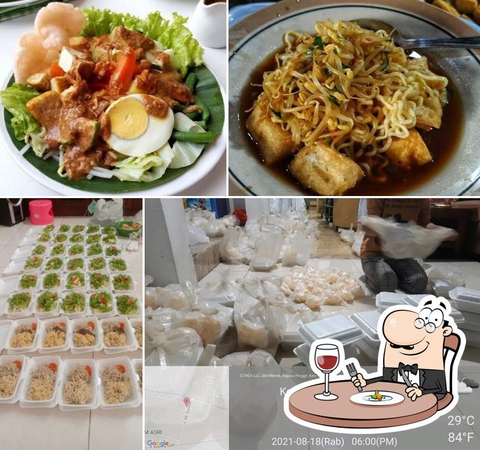 Gado-gado dan Lontong Mie Mbak Emi