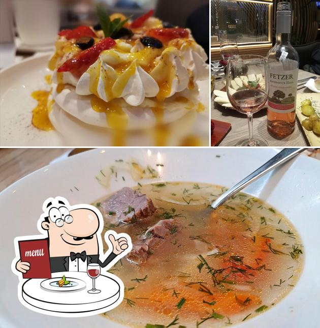 Это снимок, где изображены еда и вино в Vasilchuki Chaihona № 1