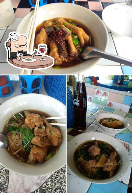 ร้านก๋วยเตี๋ยวไก่เจ๊กานข้างวัดจันทรังษี