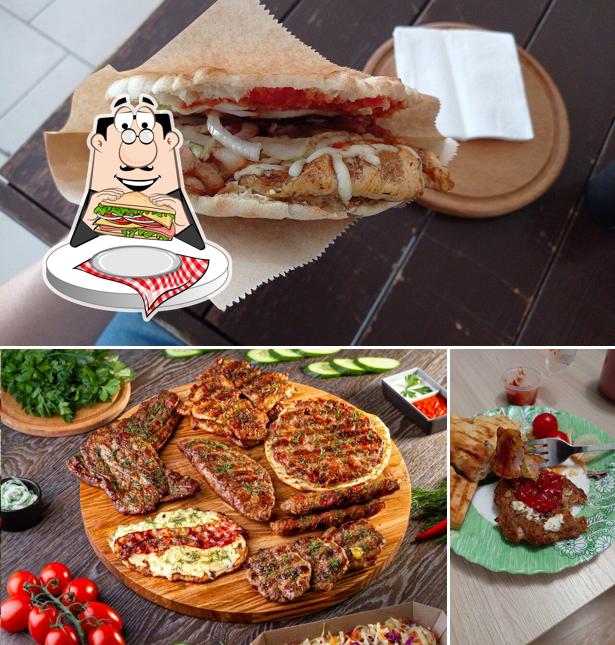 Клубные сэндвичи в "Сербский гриль Београд"