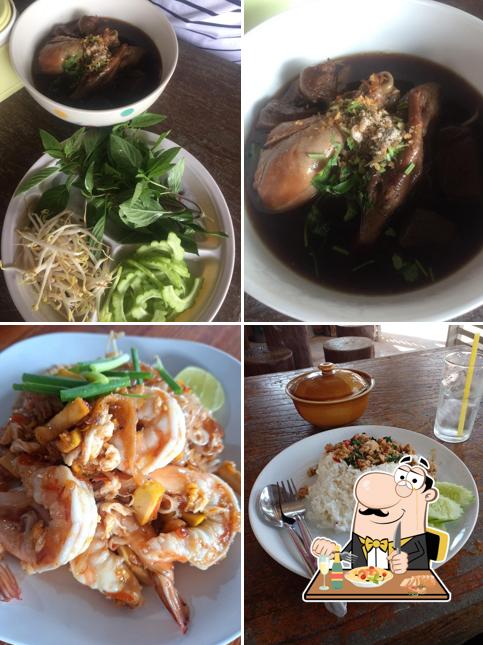ครัวป้าวรรณ อาหารตามสั่ง ก๋วยเตี๋ยวไก่มะระ ต้มยำ