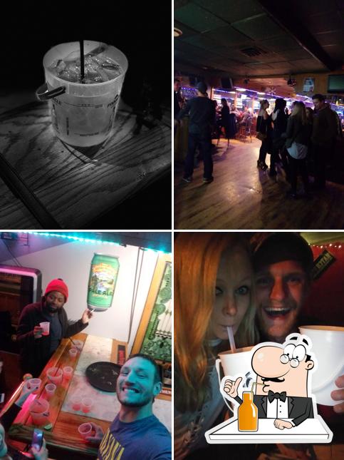 Boomerangs Bar & Grill