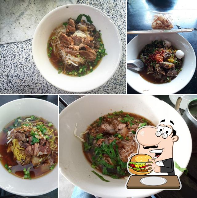 ก๋วยเตี๋ยวหมูตุ๋นหลังวัด