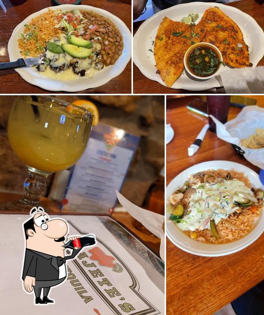Molcajete's Lawrence Mexican