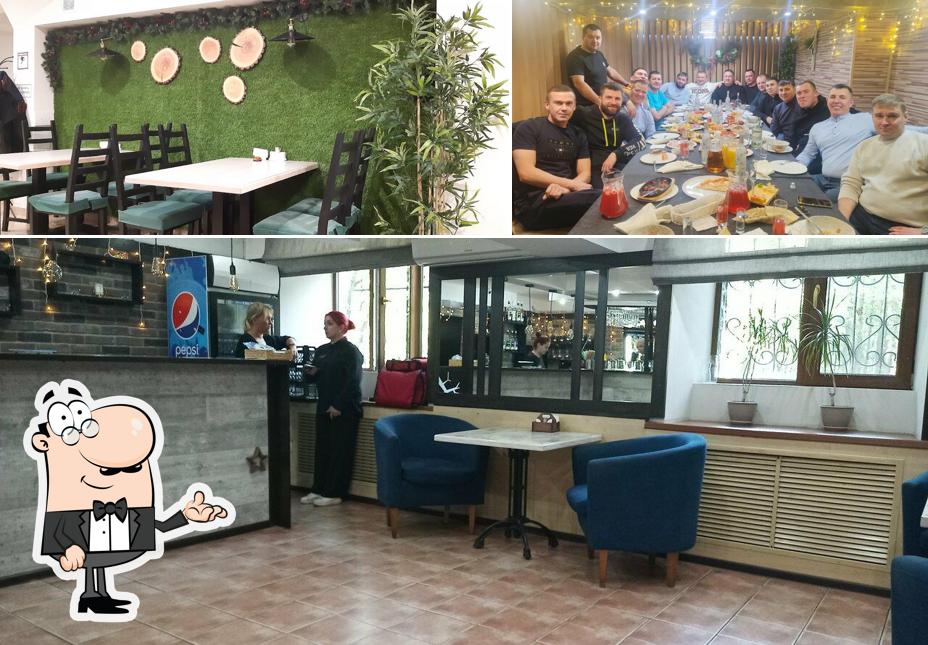 Посмотрите на внутренний интерьер "Клюква"