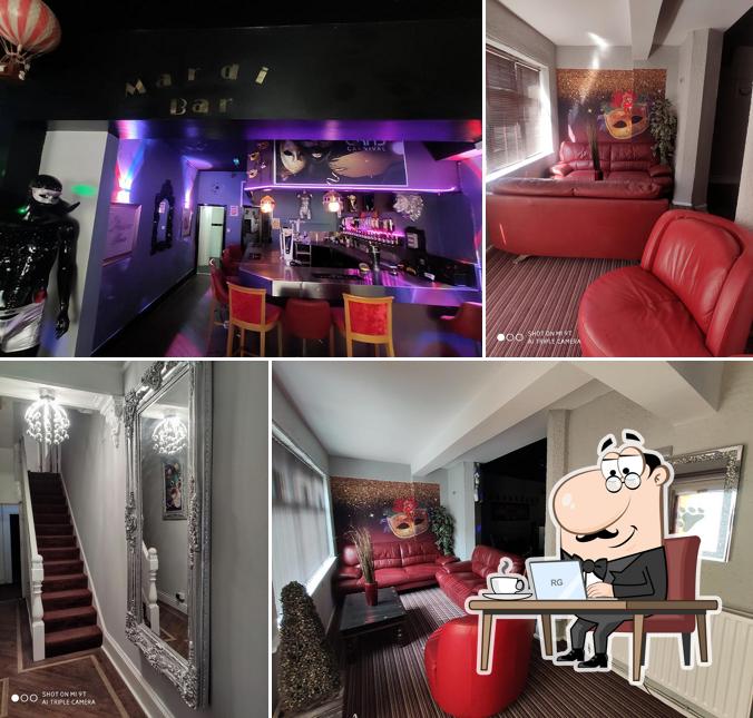 Mardi Gras Public Bar & Hotel