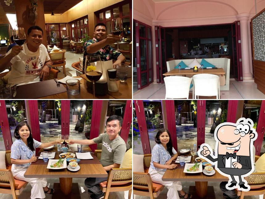 Barefoot Bar, Centara Grand Beach Resort Phuket