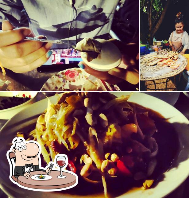 Street food Night market @ແຄມຂອງປາກຊັນ