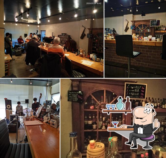 cafe bar poco a poco