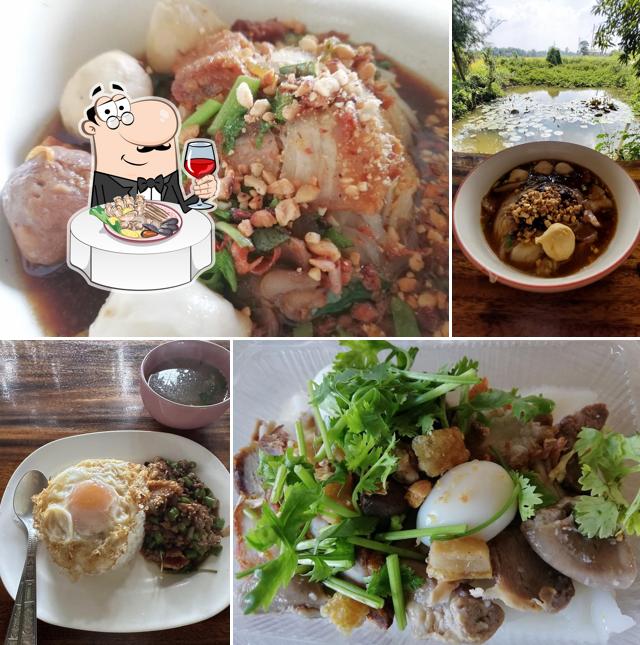 ก๋วยจั๊บริมทุ่ง