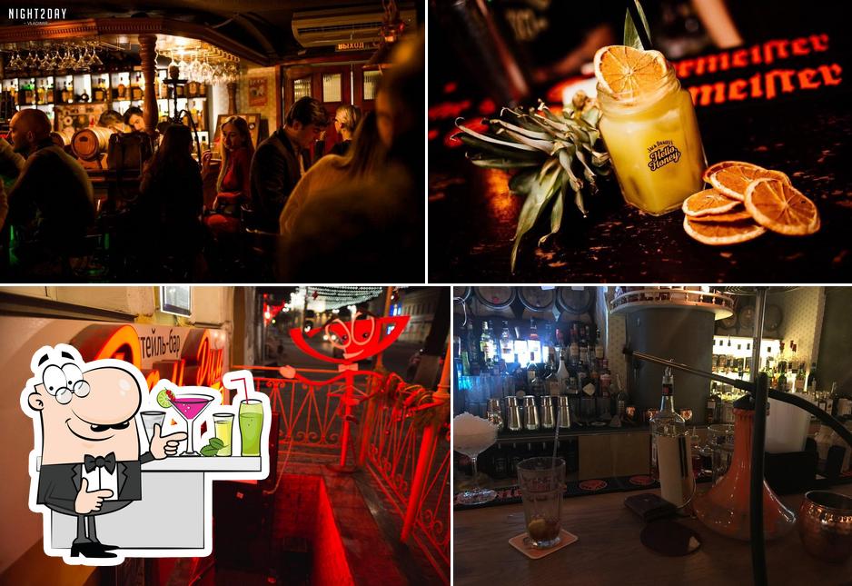 Это фотография, где изображены барная стойка и еда в Ром Рум