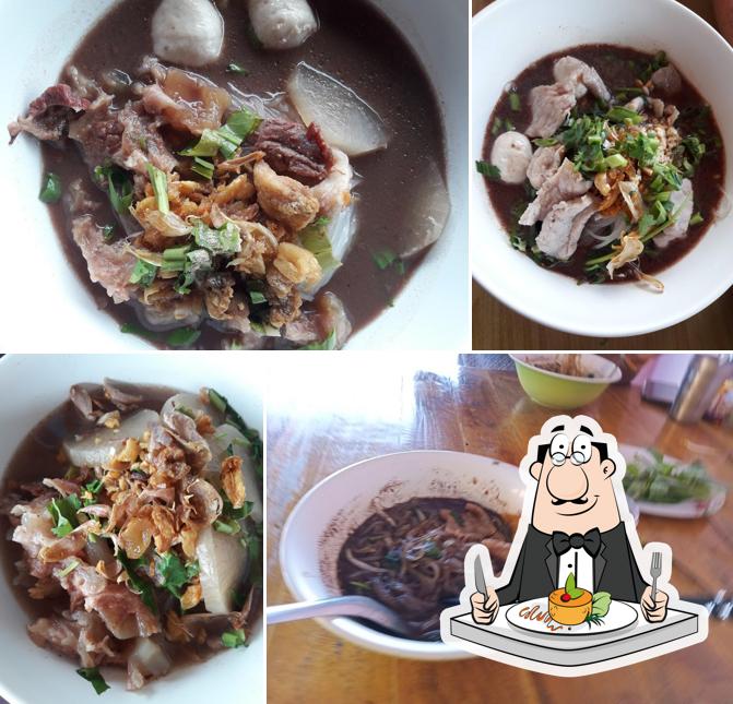 ก๋วยเตี๋ยวหมูน้ำตก by น้ำผึ้ง