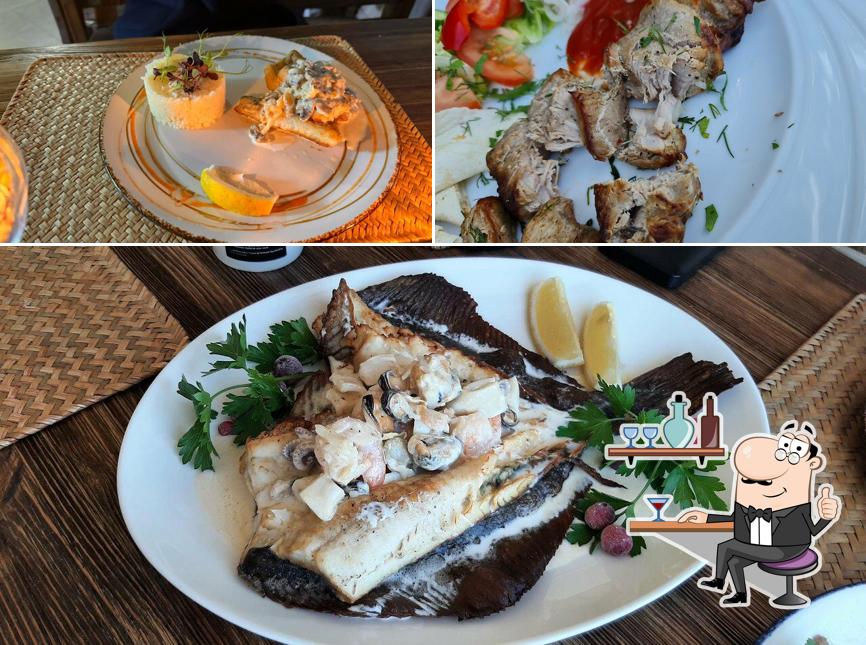 Изображение, на котором видны внутреннее оформление и еда в Дом рыбака