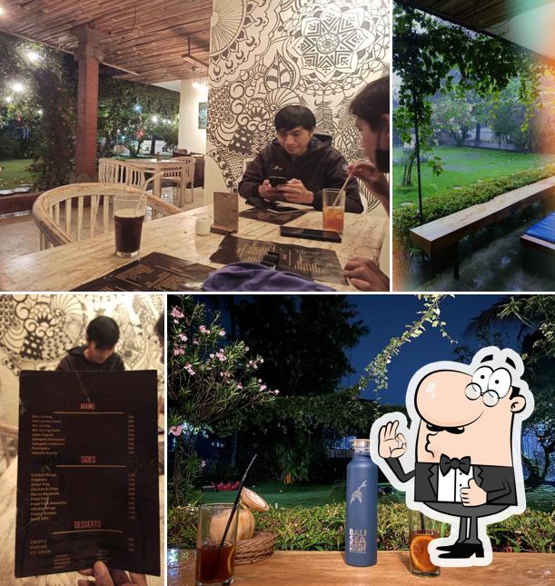 HEXAGON Backyard Cafe