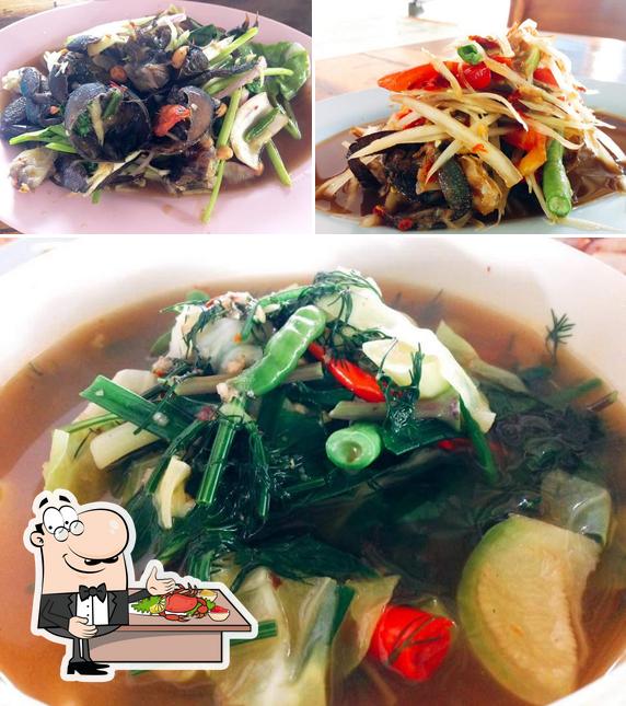 ซุ้มประตูเมืองสามพราน ไก่ย่าง ลาบเป็ด 101 สามพราน