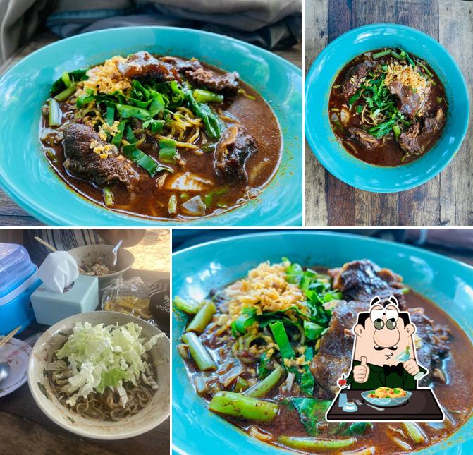 ร้านก๋วยเตี๋ยว​เรือ​นวลหอม