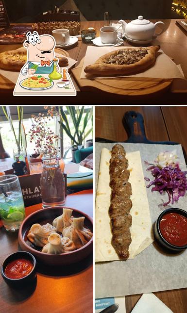 Еда в "Чайхане Пахлава"