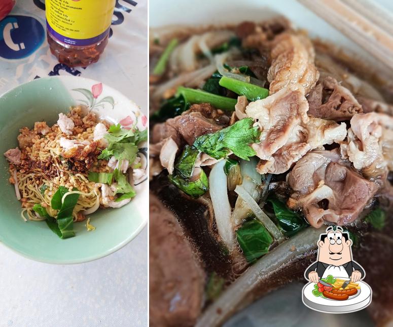 ร้านก๋วยเตี๋ยวลุงดำ 10 บาท เชียงรากน้อย