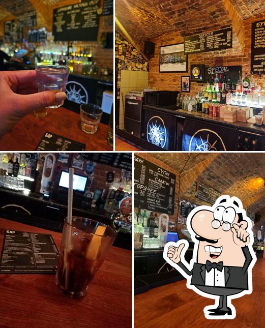 Посмотрите на внутренний интерьер "свободной рюмочной"