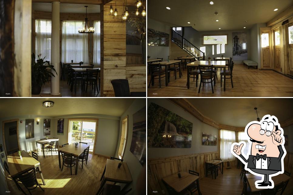 Tracey's at Roam Inn