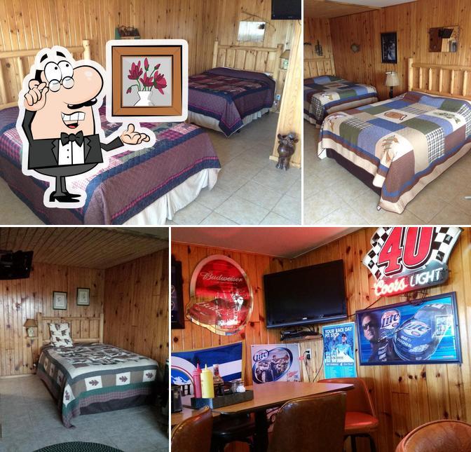 Earthwood Inn, Restaurant, & Bar