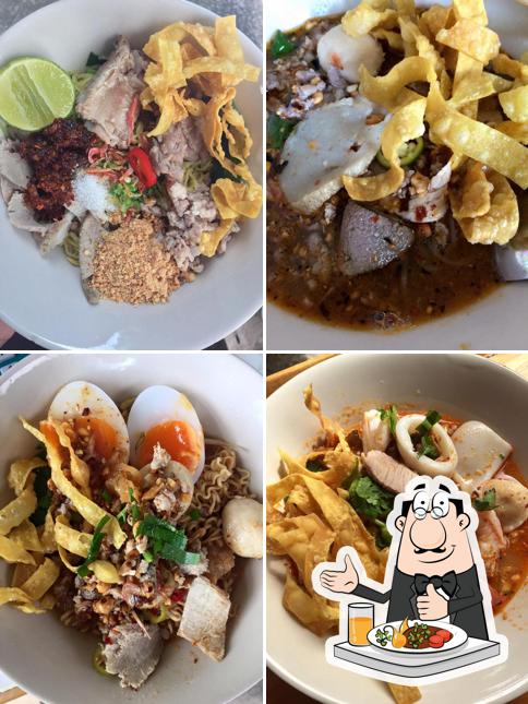 ก๋วยเตี๋ยวต้มยำโบราณสามใบเถา