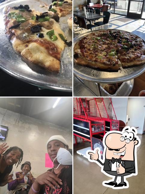Trackside Pizza & Pub