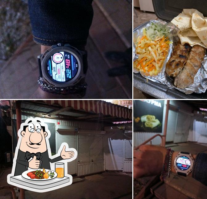 Это снимок, где изображены еда и внутреннее оформление в Шаурма