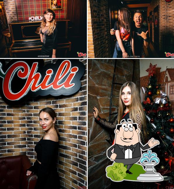 Наслаждайтесь свежим воздухом и видом, открывающемся из "Караоке-клуб Чили"