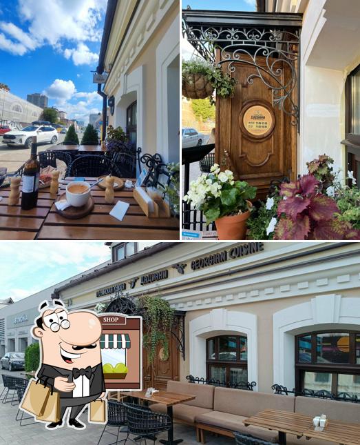 Наслаждайтесь свежим воздухом и видом, открывающемся из "Дадиани"