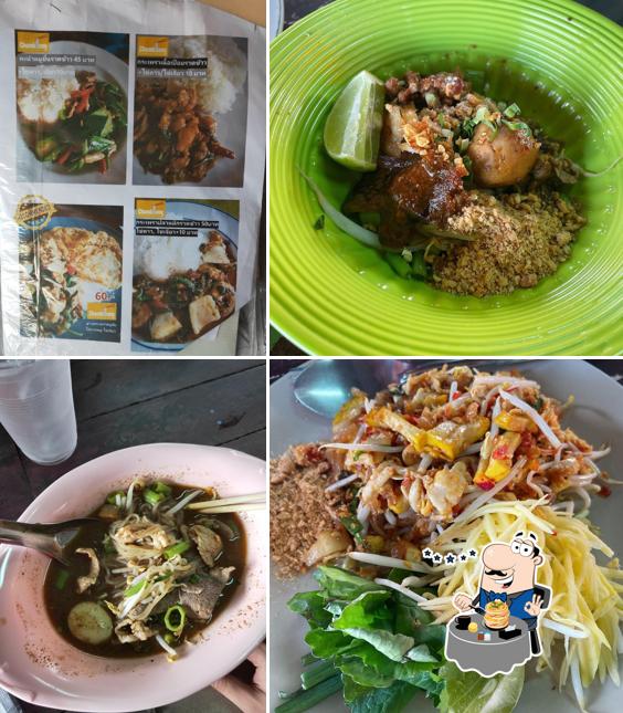 ร้านชมคลอง​ (ป้าเปิ้ล)​ก๋วยเตี๋ยวเรือ, ผัดไทย, อาหารตามสั่ง, สเต็ก, กาแฟสด