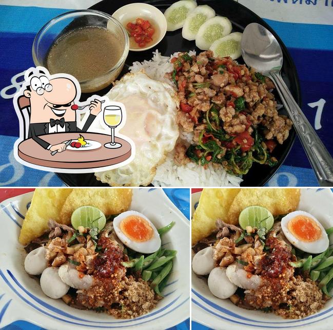 ร้านก๋วยเตี๋ยวเรือผู้การ By พ่อใหญ่