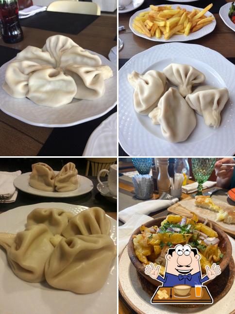 Еда в "Хинкальной"