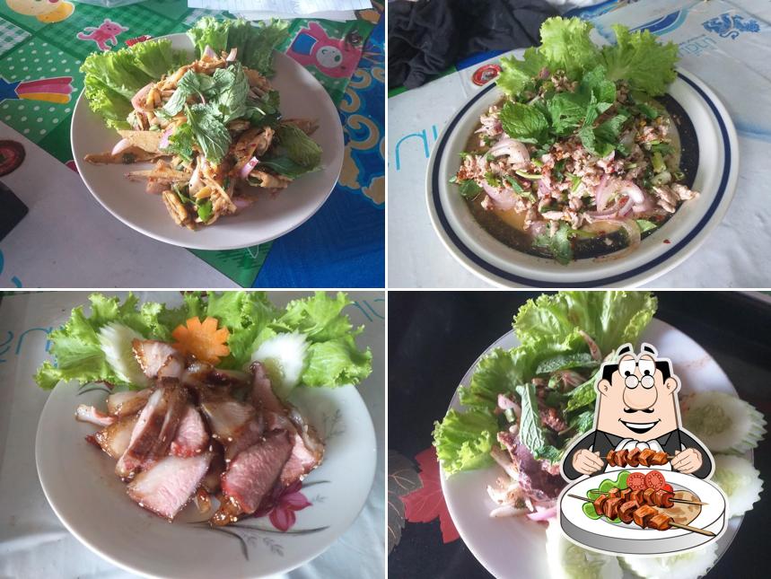ไก่ย่างแม่พลอย นครนายก สาริกา