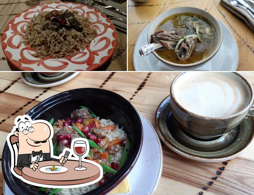 Еда в "Чайхоне Хлопок"