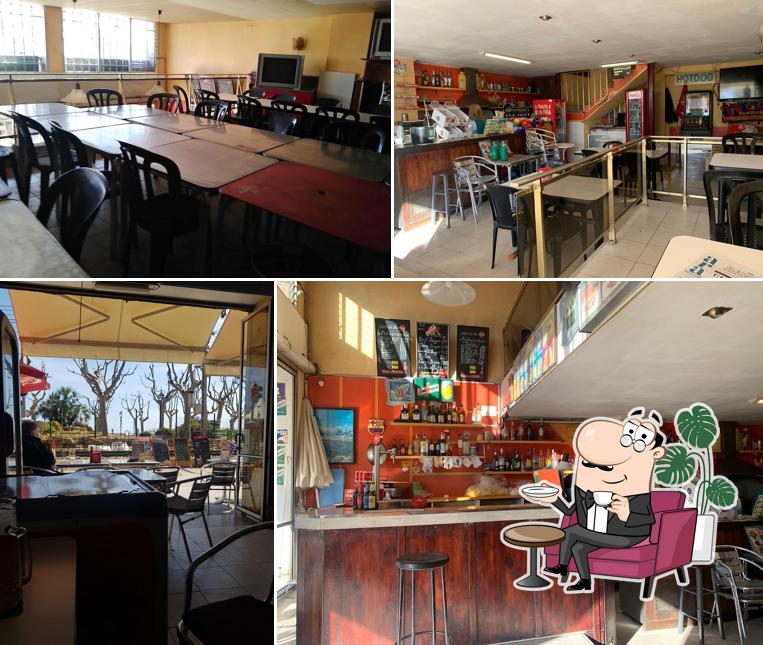 Santi's Bar
