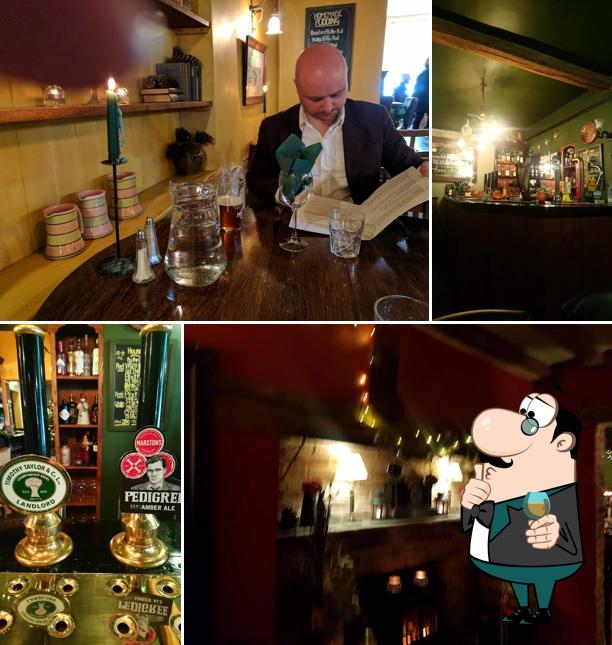 The Three Horseshoes