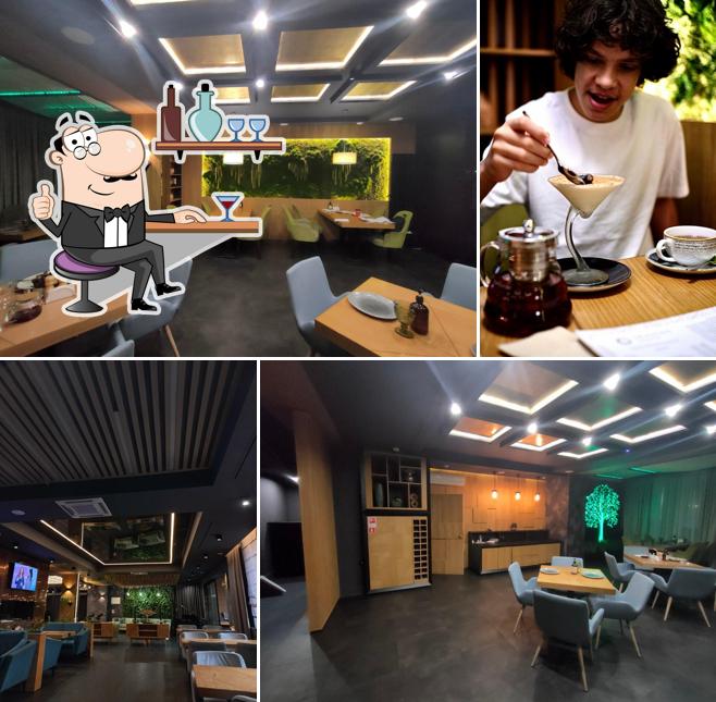 Интерьер "Ресторана Seasons"