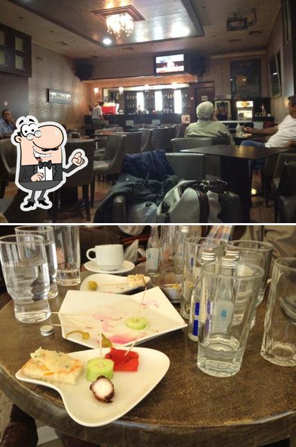 Maxmoulis cafe bar