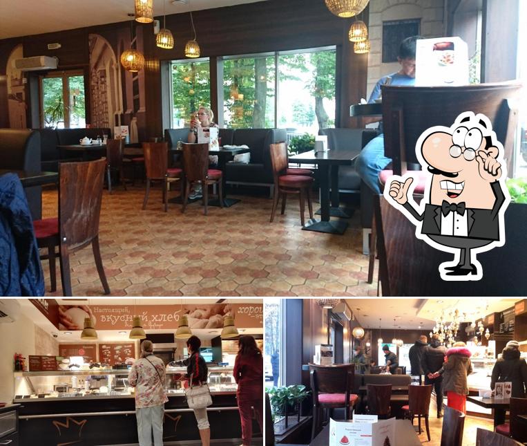 Посмотрите на внутренний интерьер "Круассана-кафе"